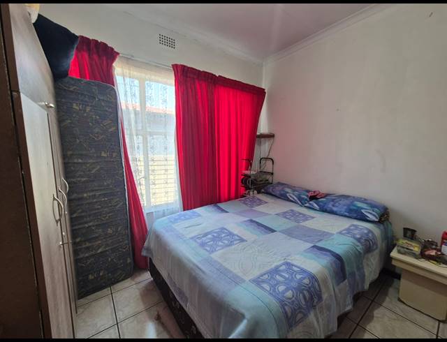 3 BEDROOM FREEHOLD FOR SALE IN VANDERBIJLPARK CE 5